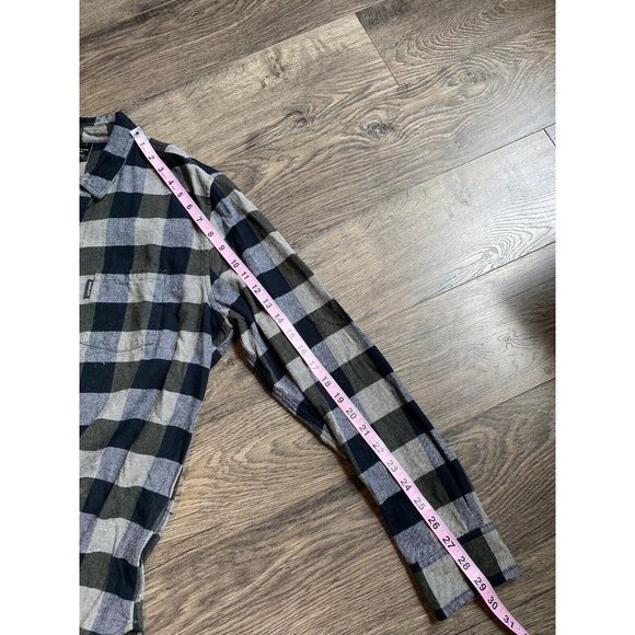 EUC Mens‎ Oakley custom￼ Fit Plaid Flannel Long Sleeve Button Up Size M - Picture 7 of 9